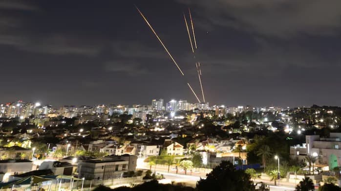 இடைமறித்த ”அயன் டூம்”