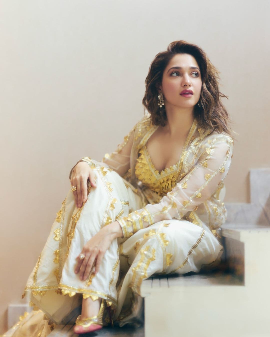 https://newstamil-tv.s3.ap-south-1.amazonaws.com/1732362122643-tamannah%206%20newstamil24x7.jpg