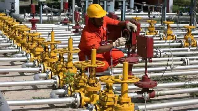 Crude oil prices rise