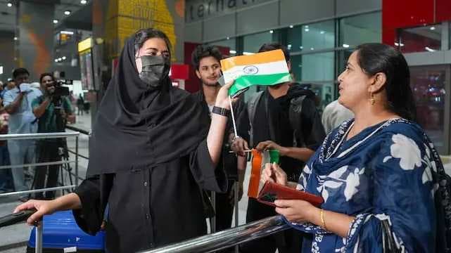 Indians arrive from Iran
