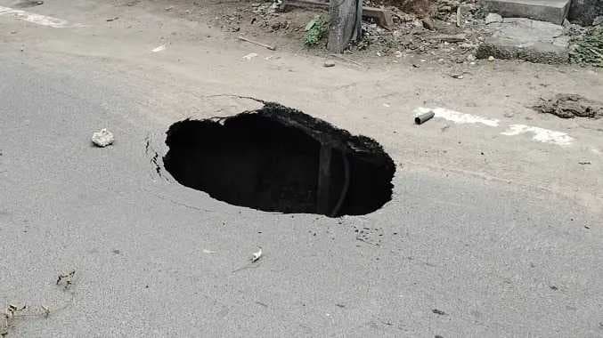 TVL Karukku road hole