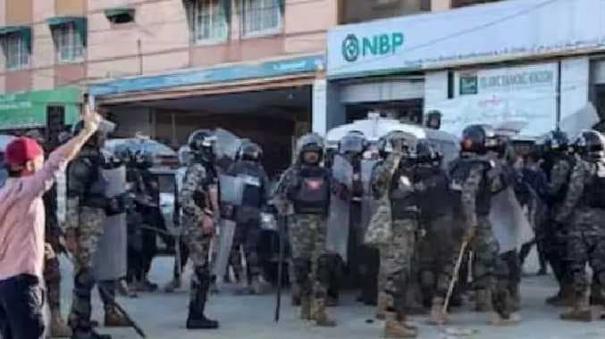 Pak army gun shoot