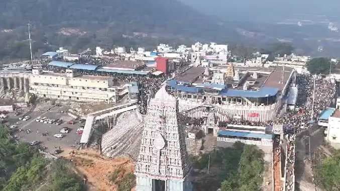 Tiruthani crowd
