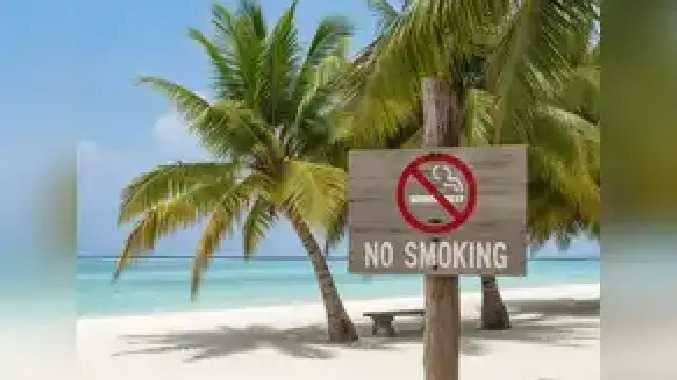 Maldives smoking