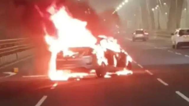 Mumbai car fire