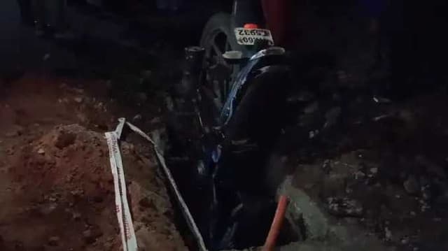 Theni cell phone cable