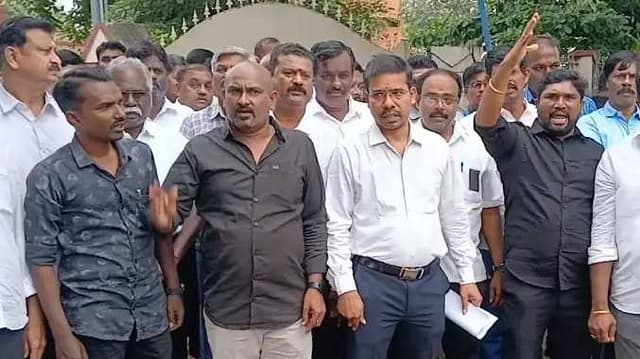 TKI Advocate protest