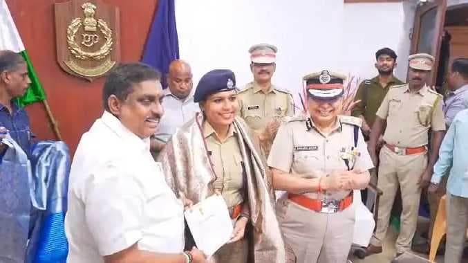 PDY Police parattu