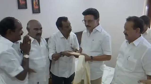 admk mla join dmk