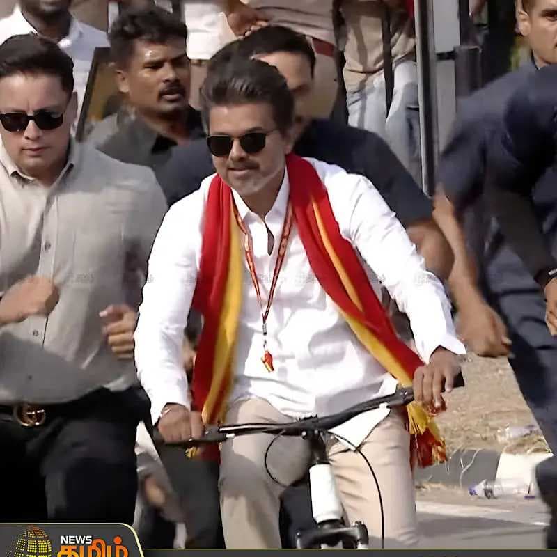 கன்னியாகுமரியில் விஜய் சைக்கிளில் ரோட் ஷோ