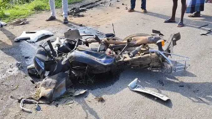 தடுப்பின் மீது மோதி விபத்து