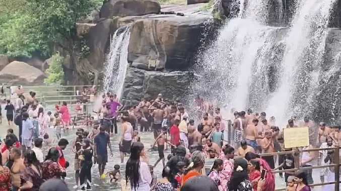 சுற்றுலாப் பயணிகள்