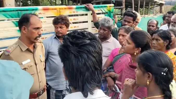 பெண்கள் போராட்டம்