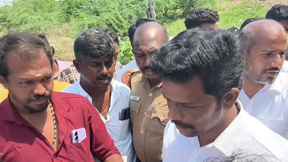 தவெக நிர்வாகி பதிவால் சர்ச்சை, முற்றுகை