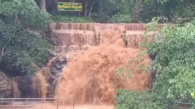 கடும் வெள்ளப்பெருக்கு