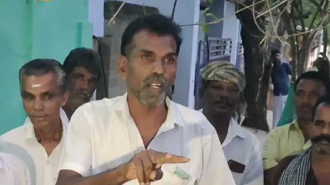 மிரட்டிய கும்பல்