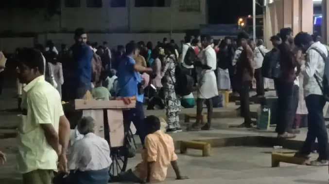 பயணிகள் கடும் அவதி