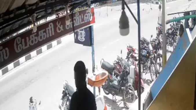 கார் மோதி விபத்து