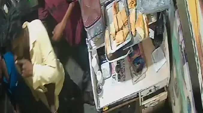 சரமாரியாக தாக்குதல்