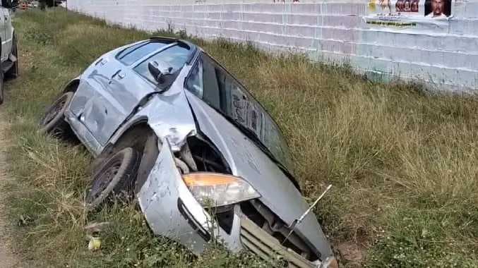 கார் கவிழ்ந்து விபத்து