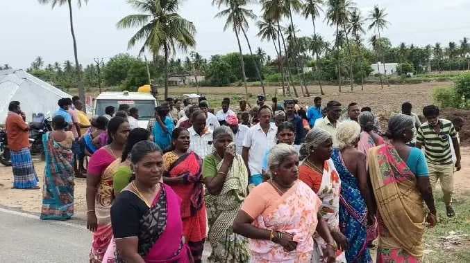பொதுமக்கள் எதிர்ப்பு