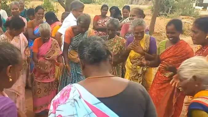 நூதன போராட்டம்