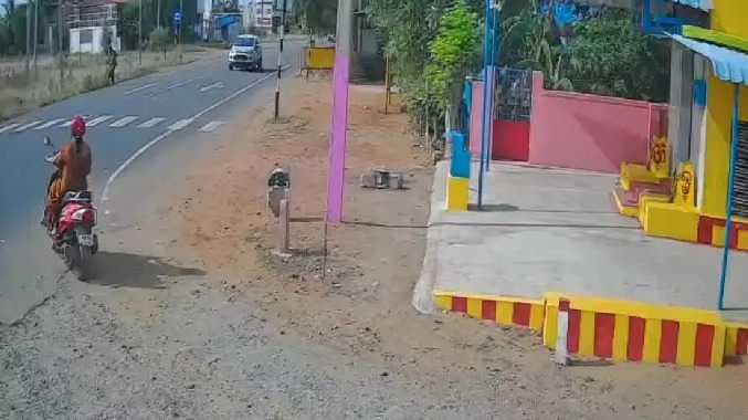 கார் மோதி விபத்து
