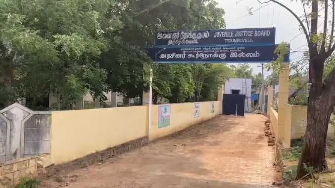 மாணவர்கள் மறியல்