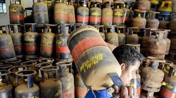 LPG சிலிண்டர்கள்