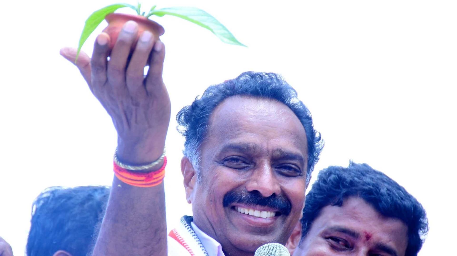 அதிமுகவில் இருந்து எம்.ஆர்.விஜயபாஸ்கர் விலகல்