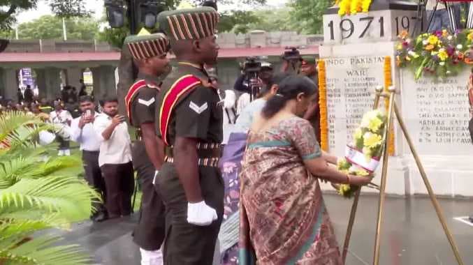 வெற்றி நாள் கொண்டாட்டம்