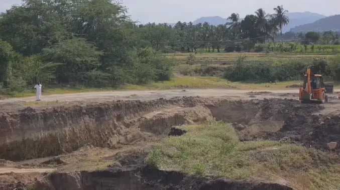 கிராவல் மண் சுரண்டல்