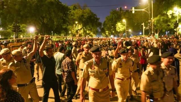 இணைய தளங்களுக்கு எதிராக நோட்டீஸ், வழக்குப்பதிவு