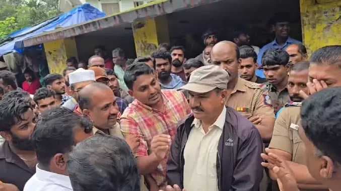 சிறைப்பிடித்து வாக்குவாதம்