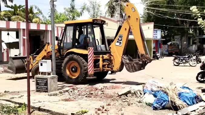 கொடிக்கம்பம் அகற்றம்