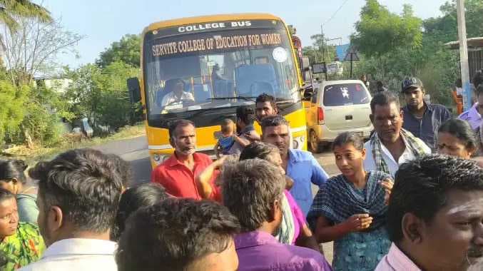மறியலில் ஈடுபட்ட மக்கள்