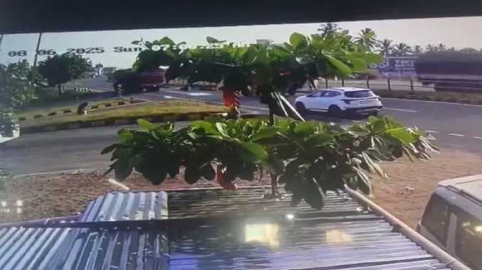 Cbe lorry and mini van accident