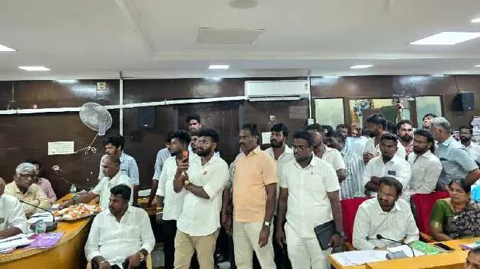 தவெக எம்