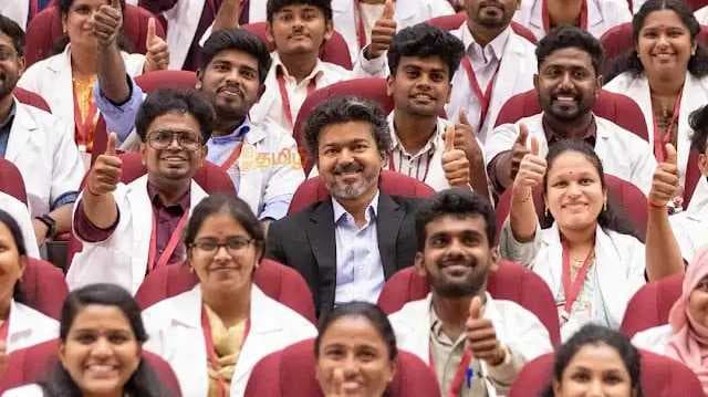 முதல்வரை கட்டி அணைத்து மகிழ்ச்சி, நெகிழ்ச்சியான தருணம்
