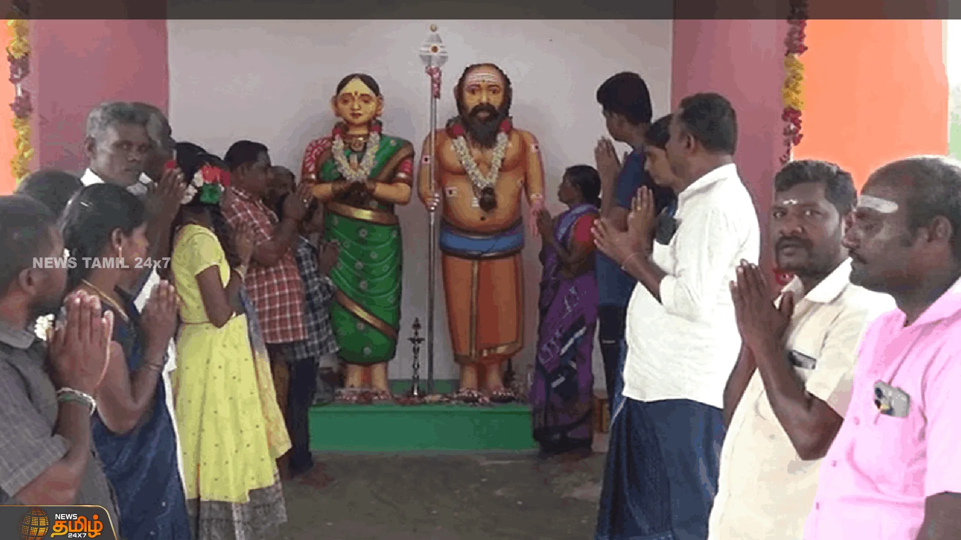மறைந்த தாத்தா, பாட்டிக்கு சிலை அமைத்து வழிபாடு  சிலைகளுக்கு குடும்பத்துடன் பூஜை செய்து வழிபட்ட பேரன்கள் | Namakkal